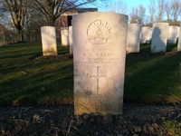 Photograph of the grave of Kenneth Knowlton Saxby [ jpeg ]