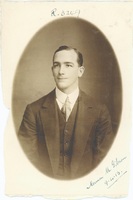 Portrait of Dr Norman Maxwell Gibson [ jpg ]