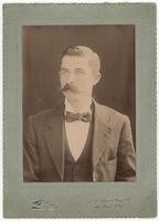 Portrait of Dr William Thomas Joseph Newton [ jpg ]