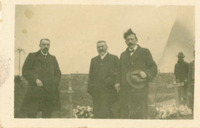 Photo 3 men at Hains grave Belgium [ jpg ]
