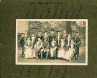 1916 Science graduates with Welch in military uniform [ jpg ]