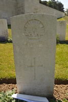 Headstone of John Ebenezer DONALDSON, Etaples Military Cemetery [ jpg ]