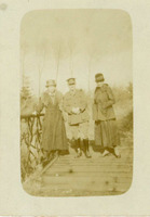 Photo of Clarence Hains with 2 women [ jpg ]